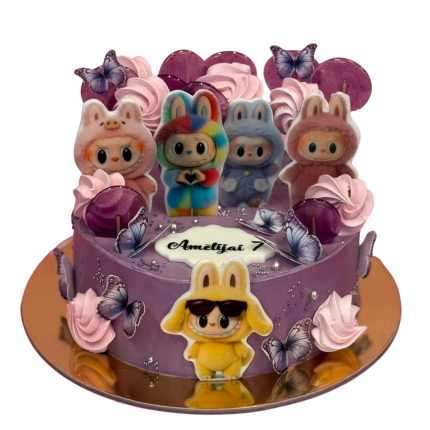 Trendīgā Labubu kūka ar vertikālu dizainu