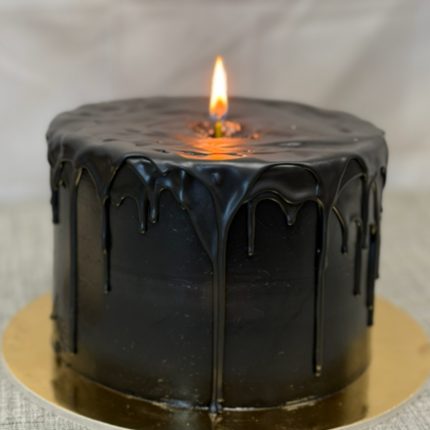 LUX kūka “Melnā svece” 1,5 kg + BEZMAKSAS 12 virtuļi “ACIS”